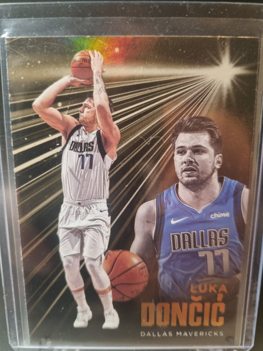2020-21 Panini Chronicles Essentials #228 Luka Doncic