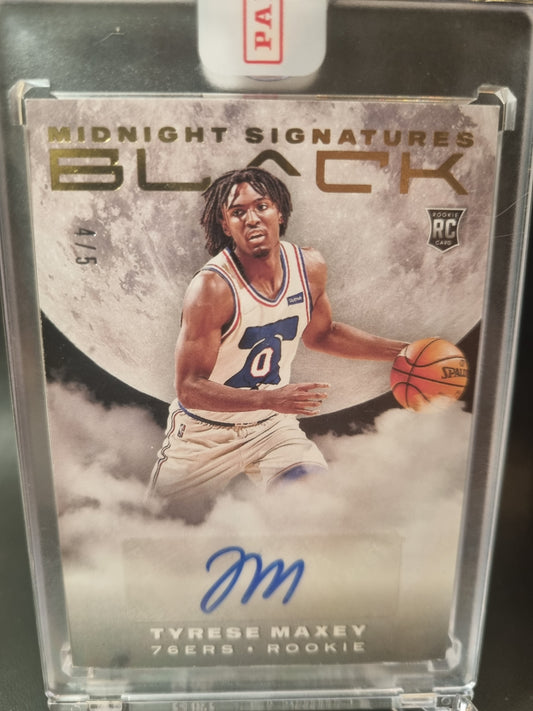 2020-21 Panini Black #MID-MAX Tyrese Maxey Rookie Card Midnight Signatures Black Autograph 4/5