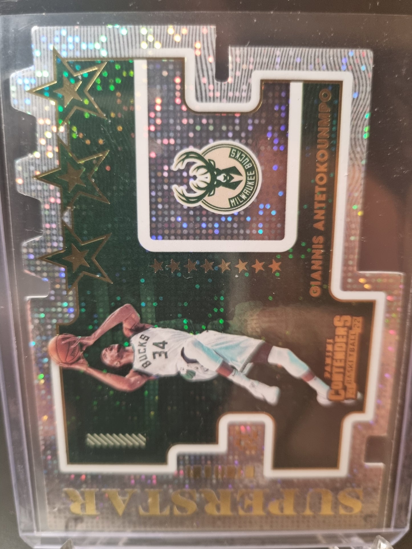 2021-22 Panini Contenders #8 Giannis Antetokounmpo Superstar Die Cut