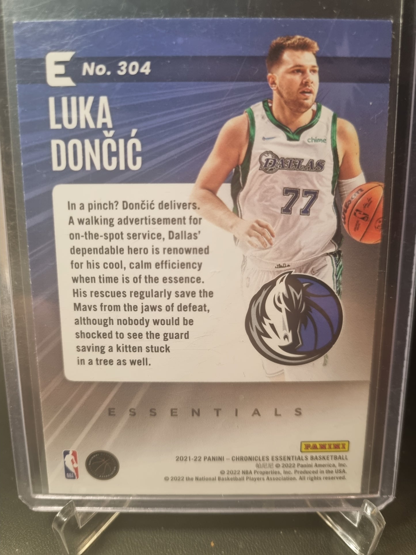 2021-22 Panini Chronicles Essentials #304 Luka Doncic