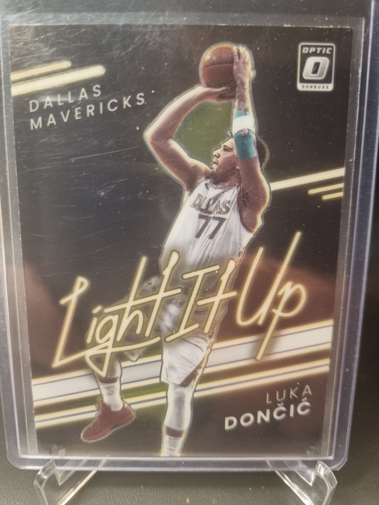 2021-22 Panini Donruss Optic #10 Luka Doncic Light It Up