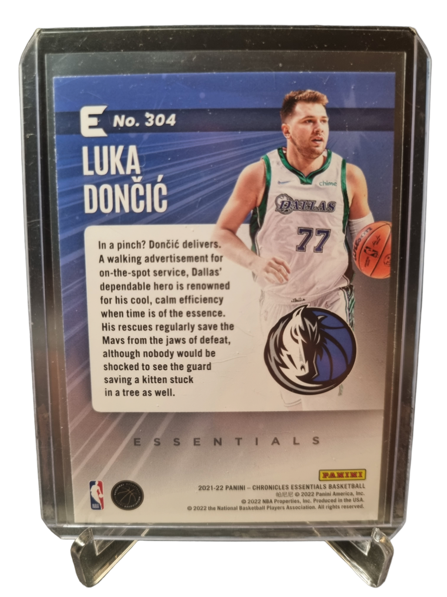 2022-23 Panini Chronicles Essentials #304 Luka Doncic Pink