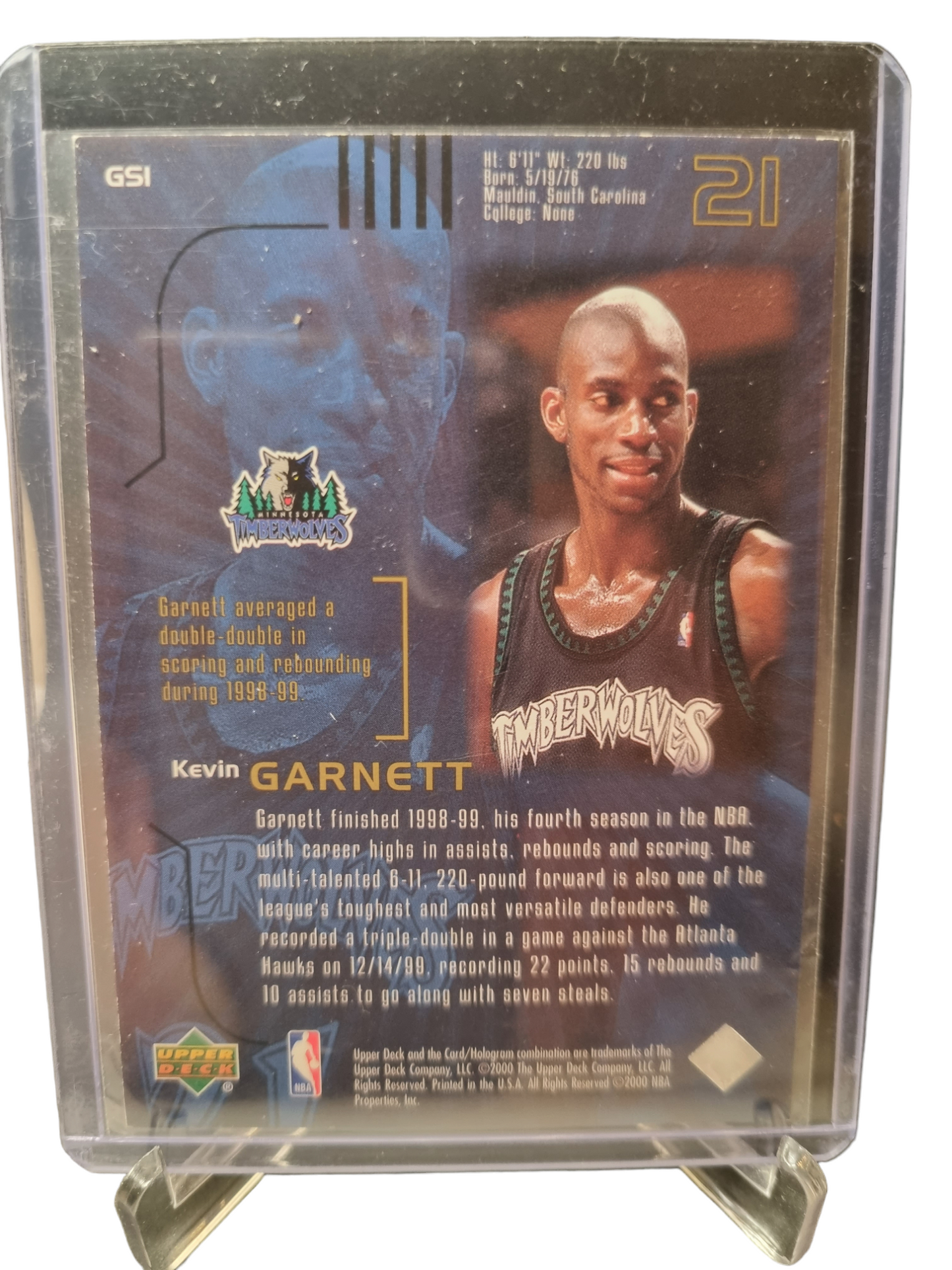 2000 Upper Deck #GS1 Kevin Garnett Gold Reserve Gold Strike