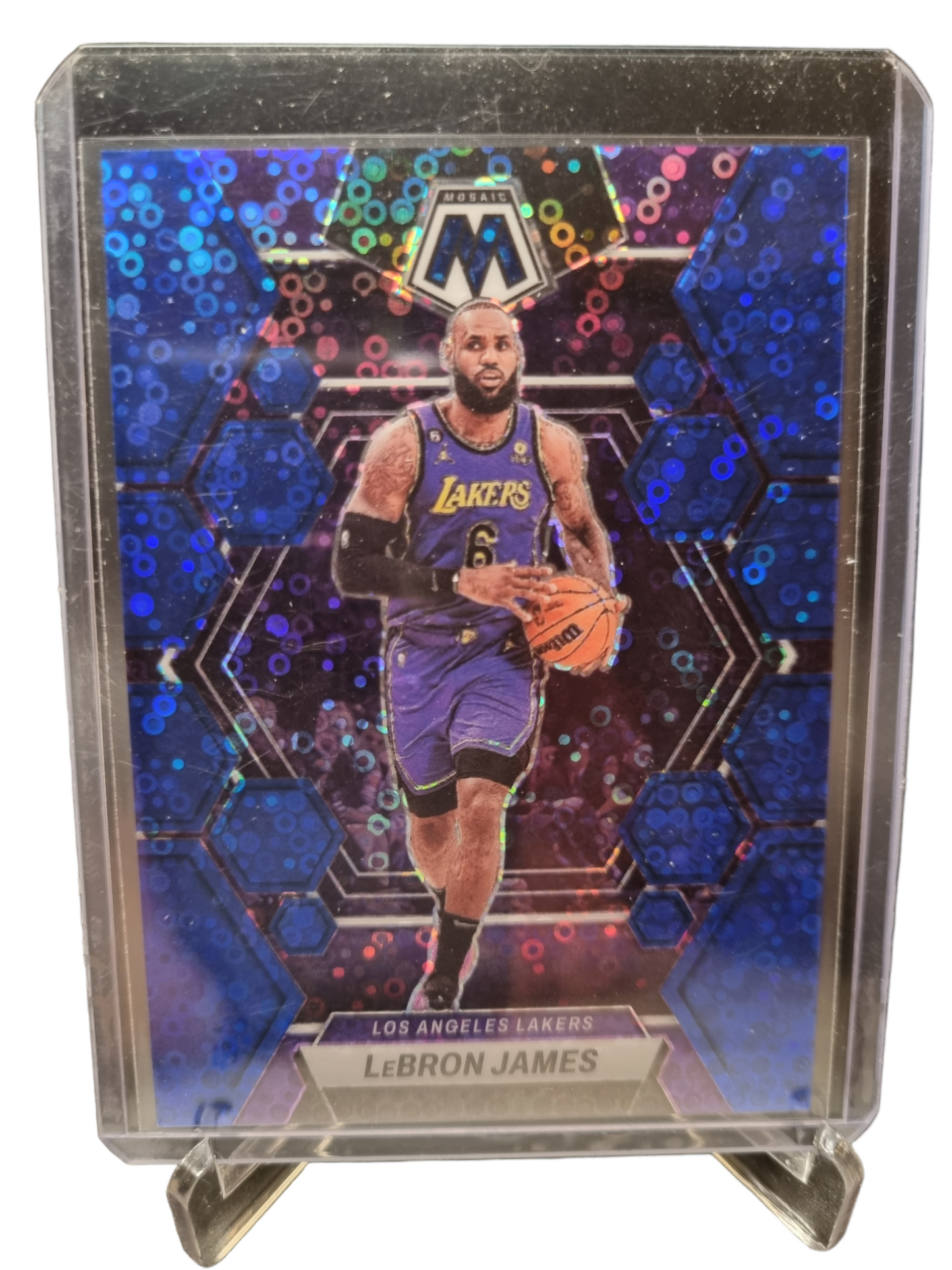 2022-23 Panini Mosaic #98 Lebron James Blue Mosaic Prizm 67/85