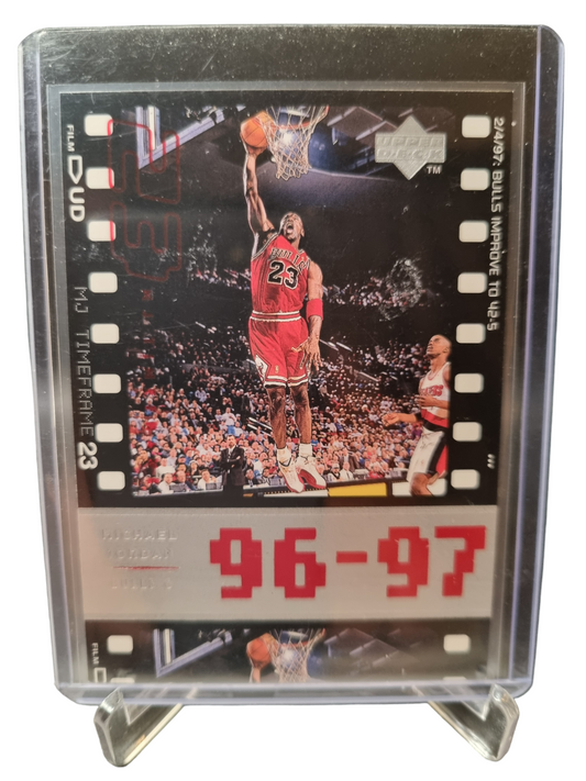 1998 Upper Deck #107 Michael Jordan Bulls Improve to 42-5