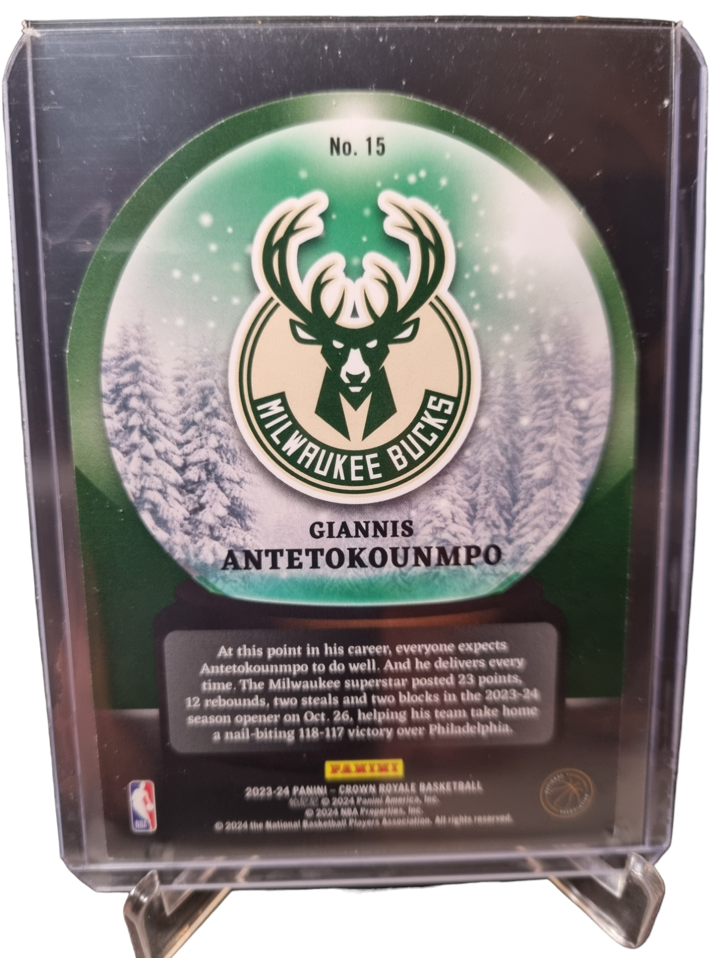 2023-24 Panini Crown Royale #15 Giannis Antetokounmpo Sno Globe 49/99