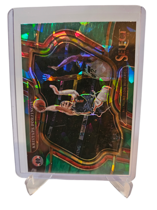 2022-23 Panini Select #204 Kristaps Porzingis Courtside Green Cracked Ice Prizm