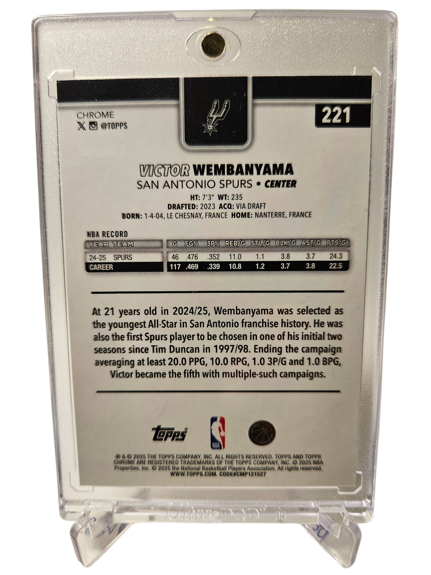 2025 Topps Chrome #221 Victor Wembanyama Red White Blue Refractor