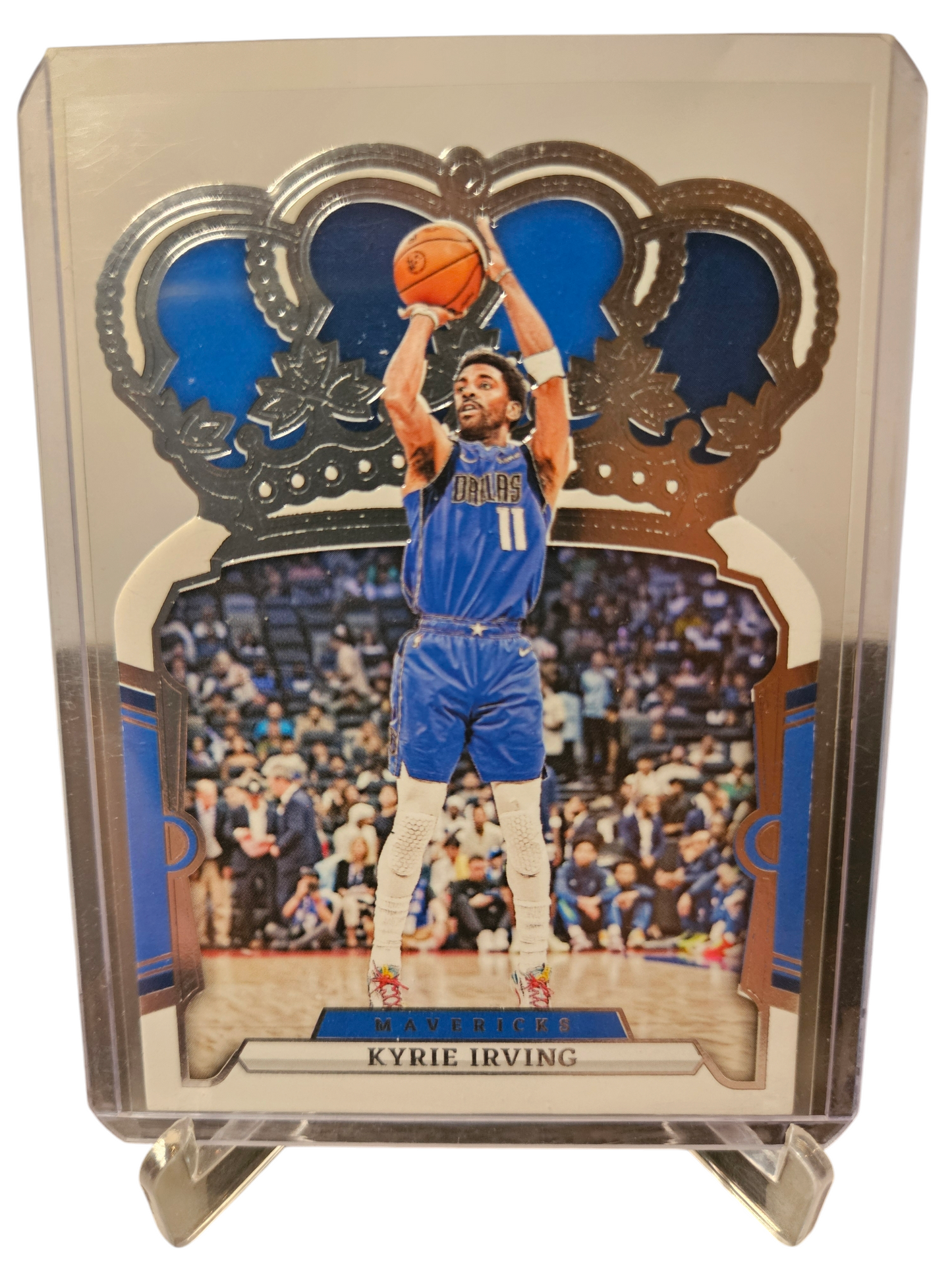 2023-24 Panini Crown Royale #81 Kyrie Irving